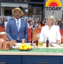 Green Linen Snaffle & Buckle Table Runner